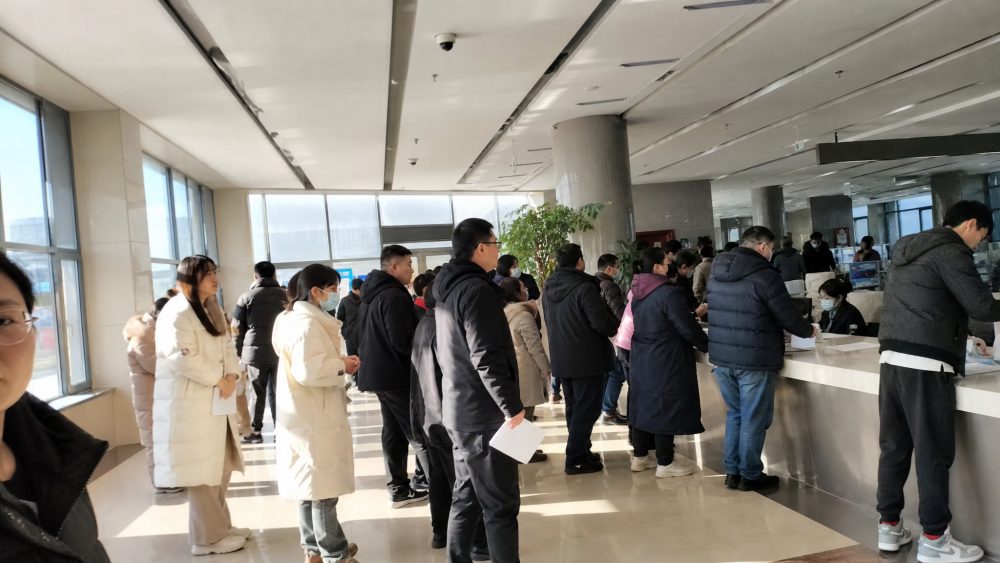 烟台失业金怎么办理?登记和申领同步办,表格、档案与社保卡要留意